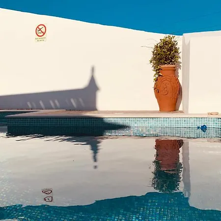 Casa Na Colina : The And The Long House Casa de Férias