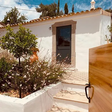 Casa Na Colina : The And The Long House * São Brás de Alportel
