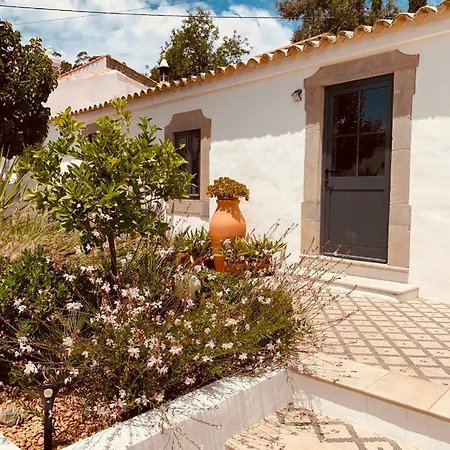 Casa Na Colina : The And The Long House * São Brás de Alportel