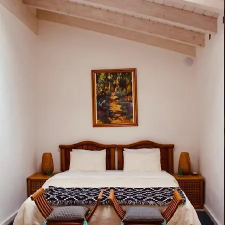 Casa Na Colina : The And The Long House Casa de Férias