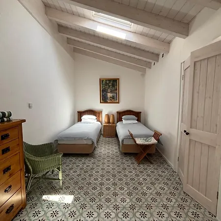 Casa Na Colina : The And The Long House