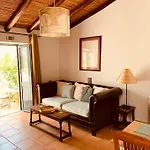Casa Na Colina : The And The Long House * São Brás de Alportel